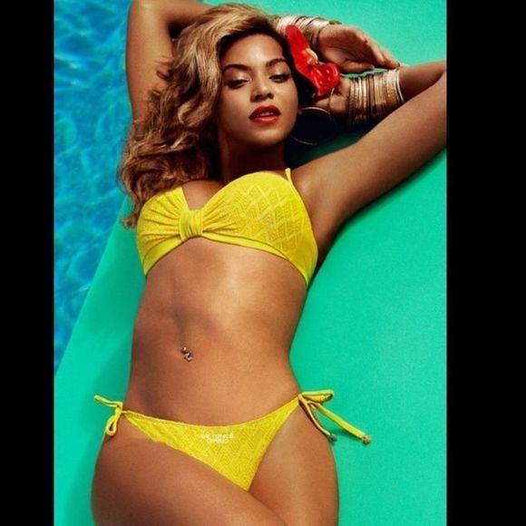 Beyoncé H&M white two piece bikini - Picture 2 of 5